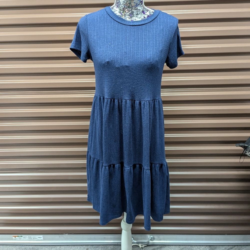 Large women's navy blue short‎ sleeve fit and flare tier skirt dress